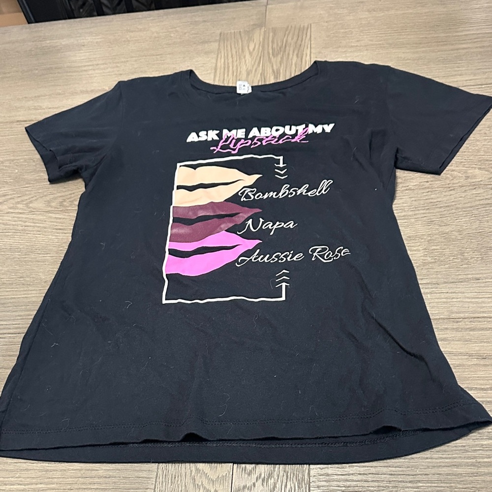 Lipstick! Black Graphic Tee with Lipstick Design
